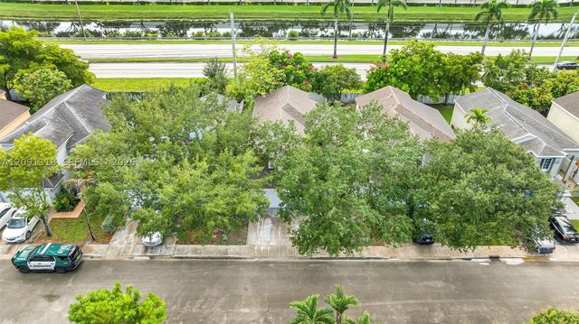 2836 W River Run Cir W, Miramar, FL 33025
