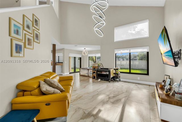 2836 W River Run Cir W, Miramar, FL 33025