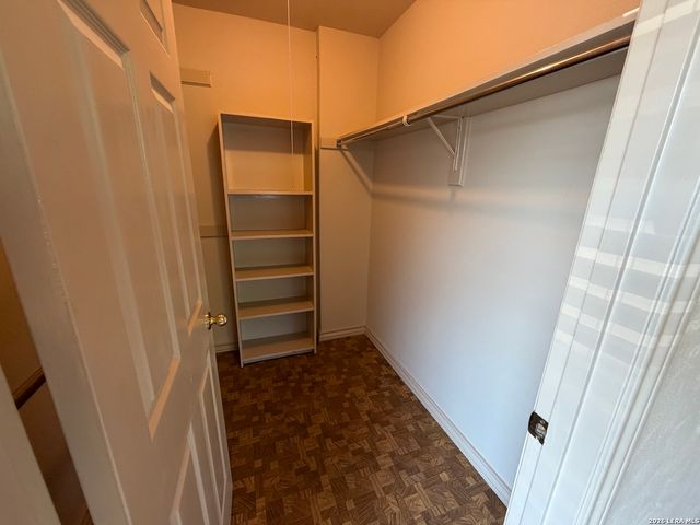7821 VILLAGE OAK DR, Live Oak, TX 78233