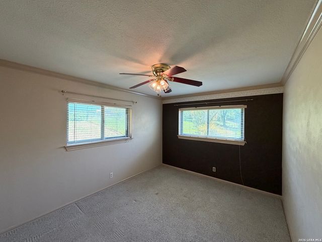7821 VILLAGE OAK DR, Live Oak, TX 78233