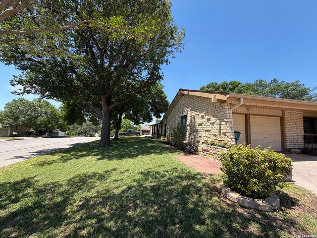 7821 VILLAGE OAK DR, Live Oak, TX 78233