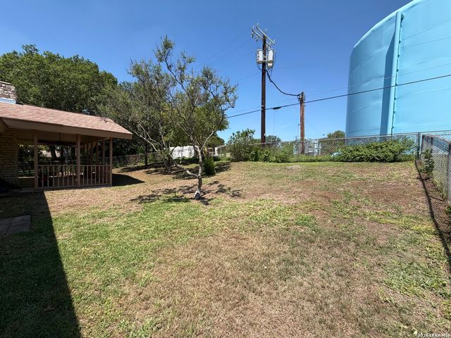 7821 VILLAGE OAK DR, Live Oak, TX 78233