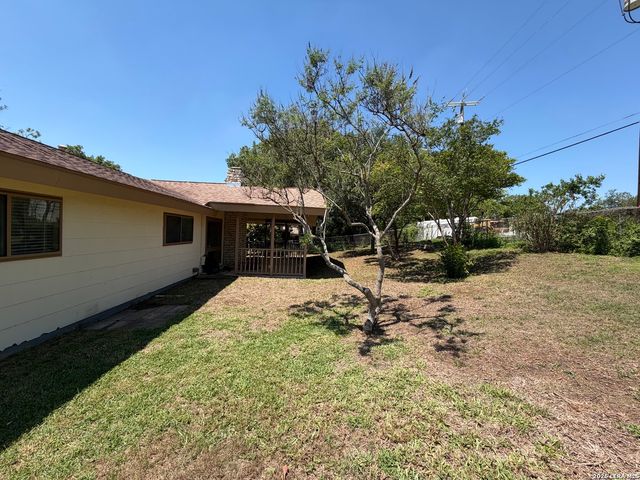 7821 VILLAGE OAK DR, Live Oak, TX 78233