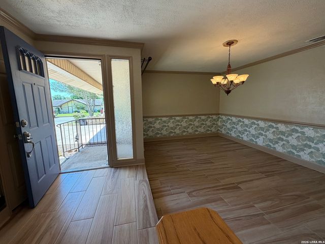 7821 VILLAGE OAK DR, Live Oak, TX 78233