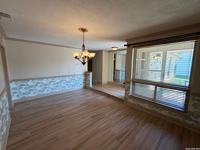 7821 VILLAGE OAK DR, Live Oak, TX 78233