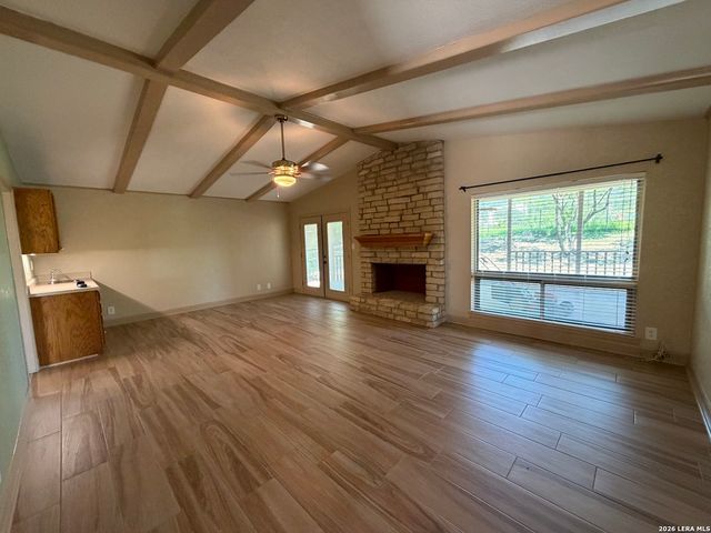 7821 VILLAGE OAK DR, Live Oak, TX 78233
