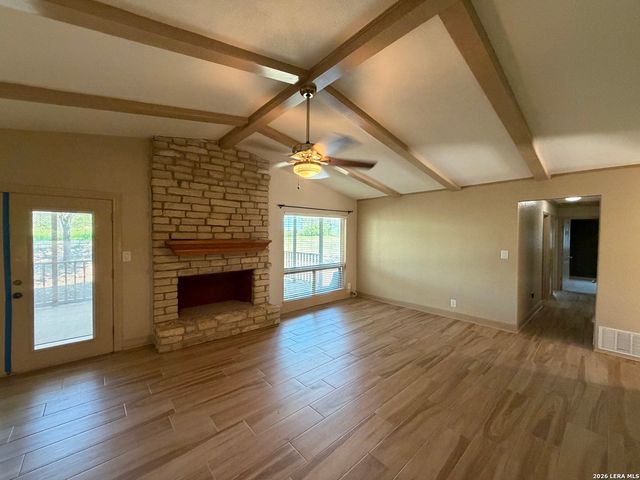 7821 VILLAGE OAK DR, Live Oak, TX 78233