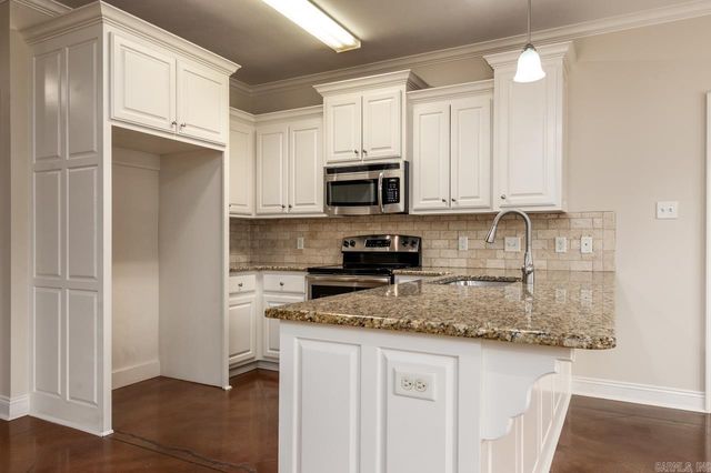 2435 EIGHTEEN Loop, Conway, AR 72034