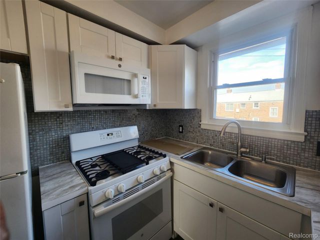 20248 Schaefer Highway, Detroit, MI 48235