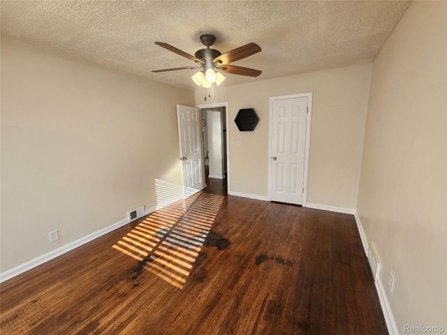 20248 Schaefer Highway, Detroit, MI 48235