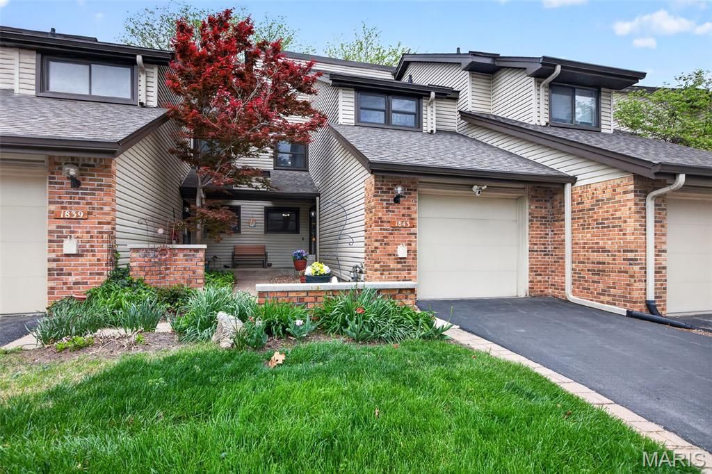 1843 Tawny Ash Drive, St Louis, MO 63146