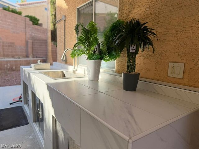 2017 Shining Feather Lane, Las Vegas, NV 89134