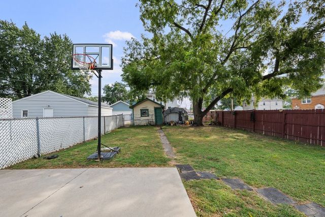 249 W 30th Street, Davenport, IA 52803