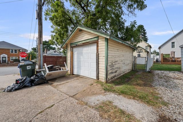 249 W 30th Street, Davenport, IA 52803
