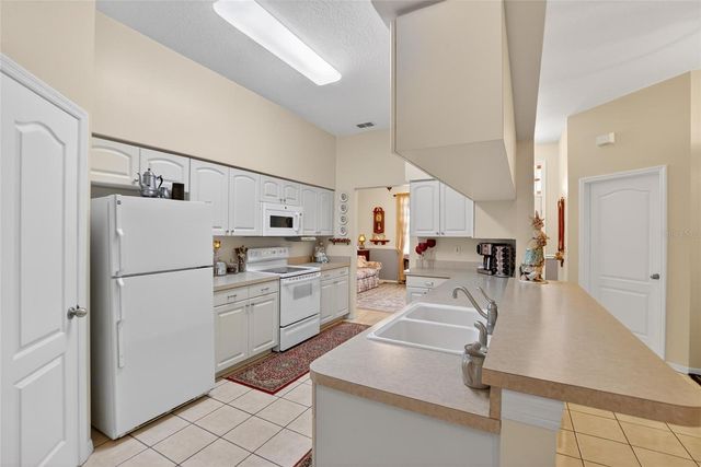 2316 WALDEN PLACE N, Plant City, FL 33566