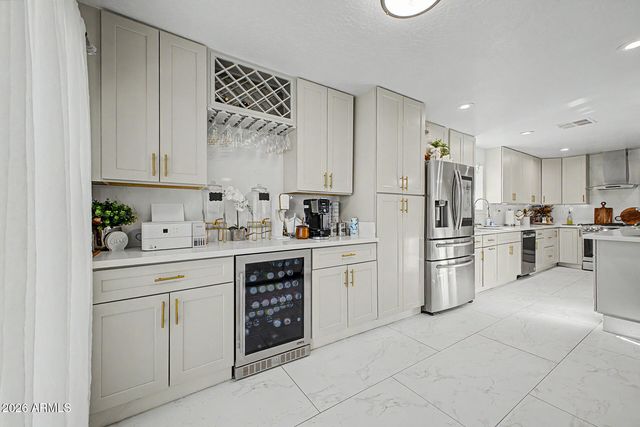 3201 W WILLOW Avenue, Phoenix, AZ 85029