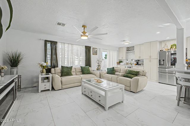 3201 W WILLOW Avenue, Phoenix, AZ 85029