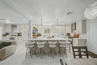 3201 W WILLOW Avenue, Phoenix, AZ 85029