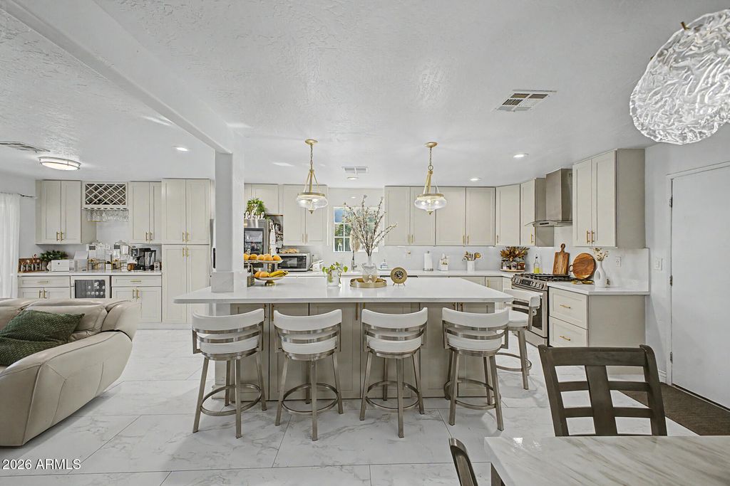 3201 W WILLOW Avenue, Phoenix, AZ 85029