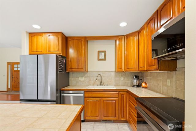 8345 NE 360th Street, Hansville, WA 98340