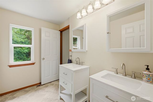 8345 NE 360th Street, Hansville, WA 98340