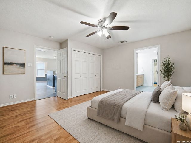 659 MEADOW ARBOR LN, Universal City, TX 78148