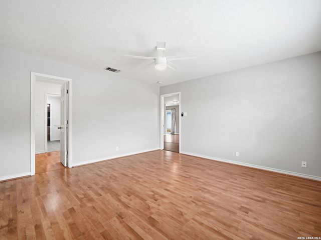 659 MEADOW ARBOR LN, Universal City, TX 78148