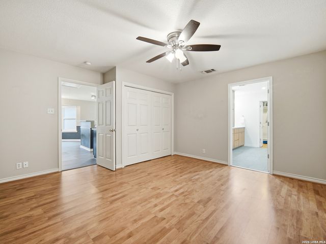 659 MEADOW ARBOR LN, Universal City, TX 78148
