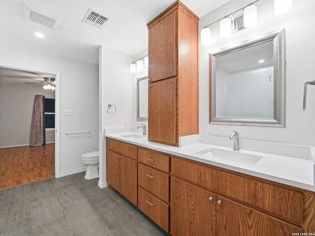 659 MEADOW ARBOR LN, Universal City, TX 78148