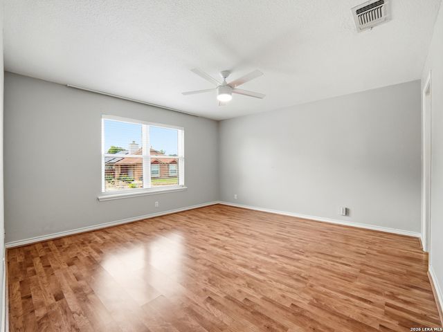 659 MEADOW ARBOR LN, Universal City, TX 78148