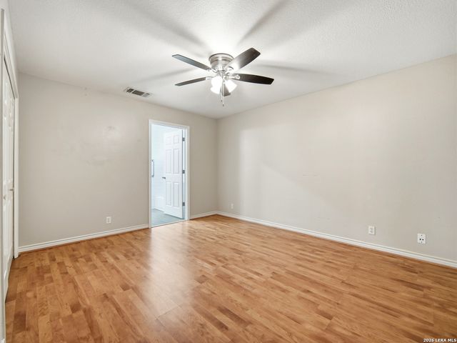 659 MEADOW ARBOR LN, Universal City, TX 78148