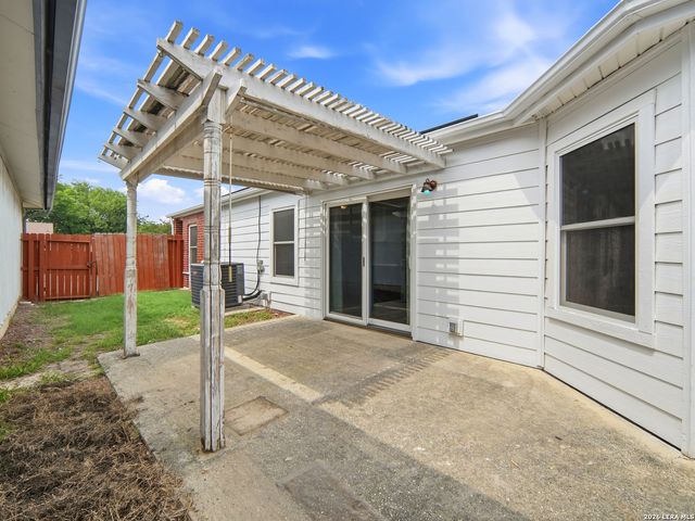 659 MEADOW ARBOR LN, Universal City, TX 78148