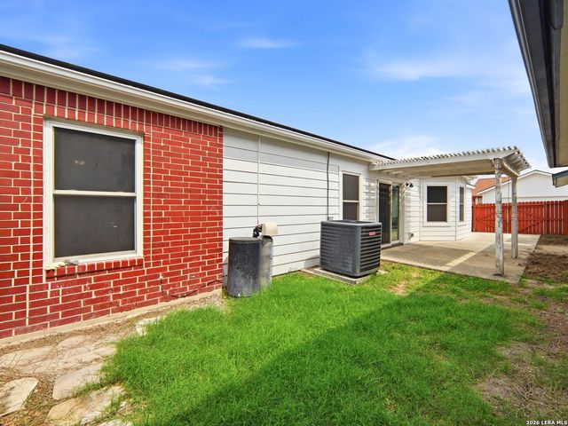 659 MEADOW ARBOR LN, Universal City, TX 78148