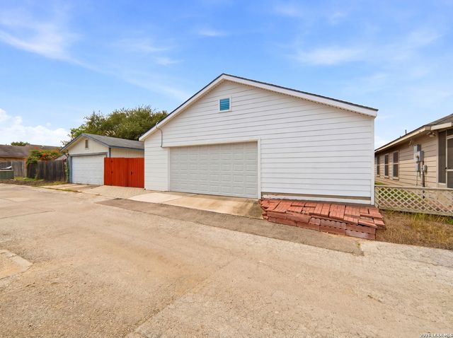 659 MEADOW ARBOR LN, Universal City, TX 78148