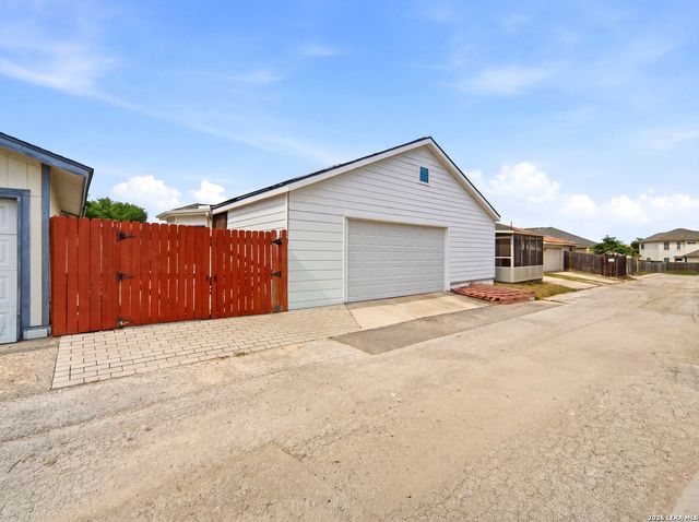 659 MEADOW ARBOR LN, Universal City, TX 78148