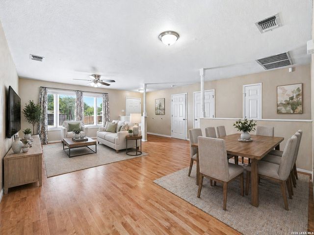 659 MEADOW ARBOR LN, Universal City, TX 78148