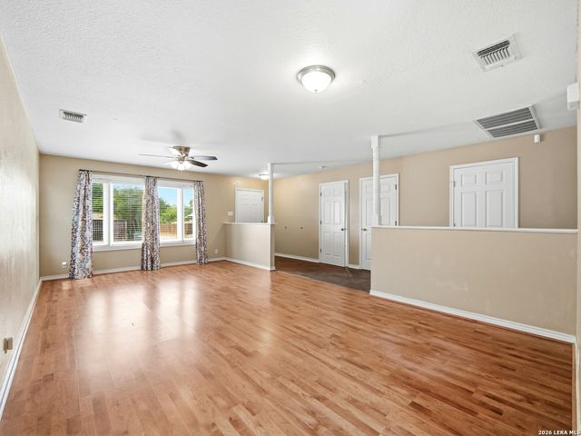 659 MEADOW ARBOR LN, Universal City, TX 78148