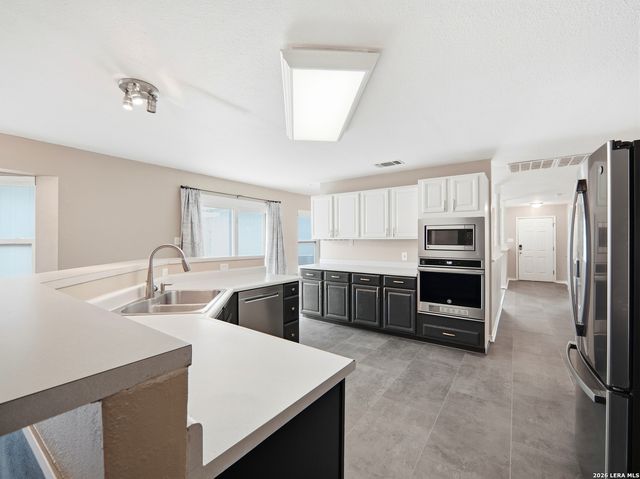 659 MEADOW ARBOR LN, Universal City, TX 78148