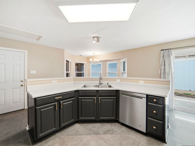 659 MEADOW ARBOR LN, Universal City, TX 78148
