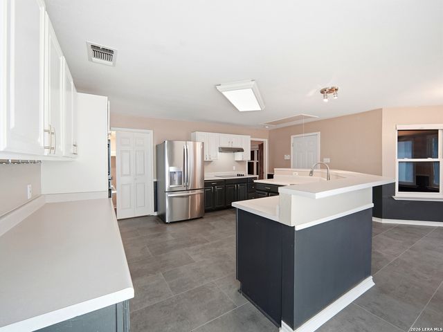 659 MEADOW ARBOR LN, Universal City, TX 78148