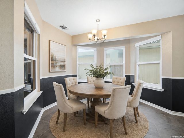 659 MEADOW ARBOR LN, Universal City, TX 78148