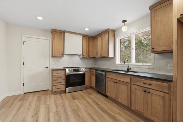 1329 VISTA CAMPO, Jefferson City, MO 65109