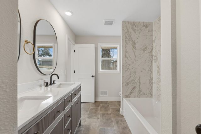 1329 VISTA CAMPO, Jefferson City, MO 65109