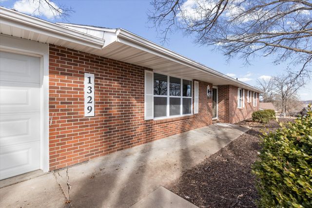 1329 VISTA CAMPO, Jefferson City, MO 65109