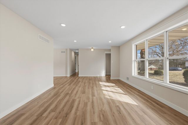 1329 VISTA CAMPO, Jefferson City, MO 65109