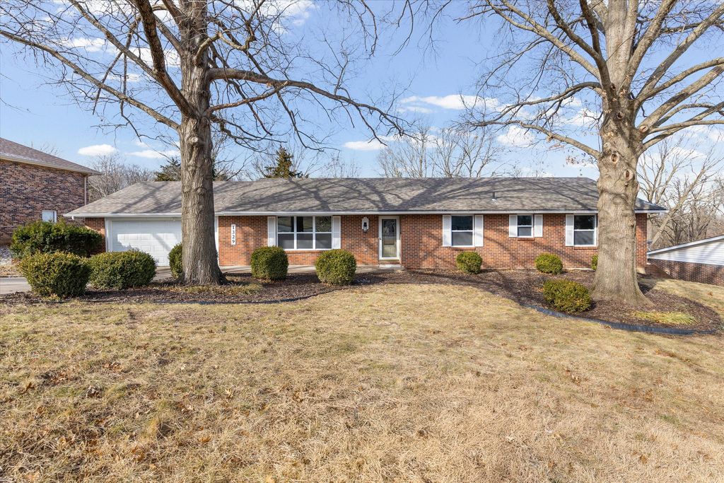 1329 VISTA CAMPO, Jefferson City, MO 65109