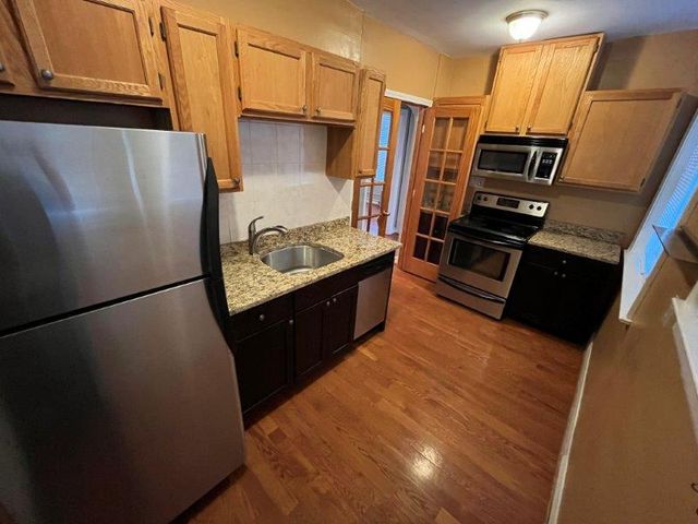 2838 W Addison Street 2N, Chicago, IL 60618