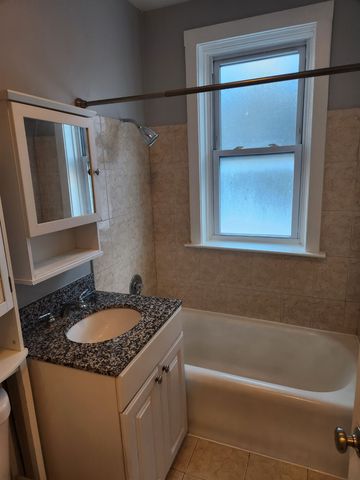 2838 W Addison Street 2N, Chicago, IL 60618