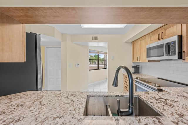 6670 Villa Sonrisa Drive 224, Boca Raton, FL 33433