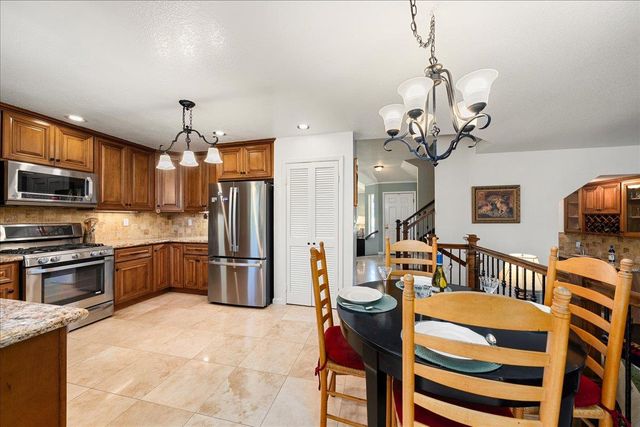 296 Randall Dr, Folsom, CA 95630
